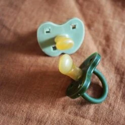 Hevea Fopspeen Orthodontisch Moss Green / Deep Forest 3-36 Mnd 2 Stuks -Beste Babyserie Winkel hevea fopspeen orthodontisch moss green deep forest 3 36 mnd 2 stuks 3 7cfb