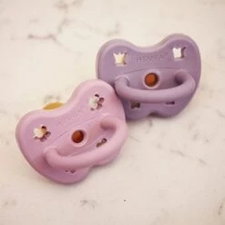 Hevea Fopspeen Rond Dusty Violet / Light Orchid 3-36 Mnd 2 Stuks -Beste Babyserie Winkel hevea fopspeen rond dusty violet light orchid 3 36 mnd 2 stuks 3 68af