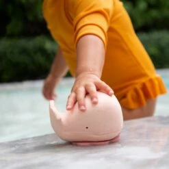 Hevea Whale Badspeeltje Champagne Pink -Beste Babyserie Winkel hevea lifestyle upcycled whale 5710087428813 2 1cd8