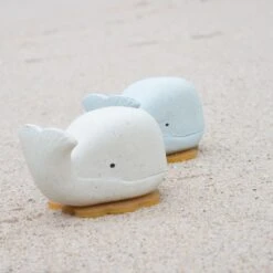 Hevea Whale Badspeeltje Blizzard Blauw -Beste Babyserie Winkel hevea lifestyle upcycled whales 5710087430311 2 7279