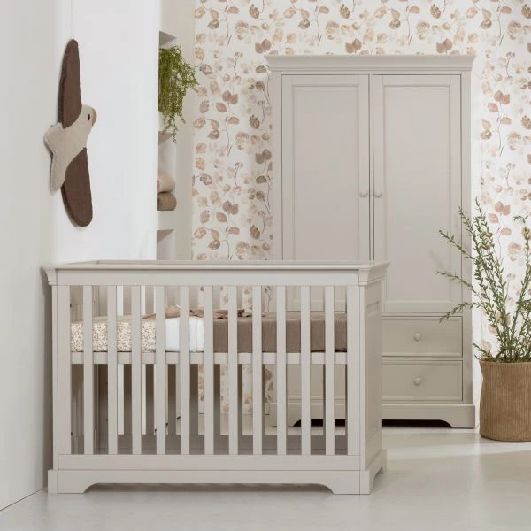 Kidsmill Chateau Babykamer Oatmeal | Bed 60 x 120 cm + Commode Kidsmill Chateau Babykamer Oatmeal | Bed 60 X 120 Cm + Commode -Beste Babyserie Winkel